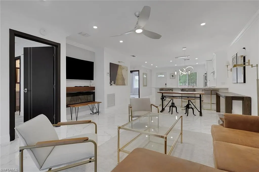 2 bed, 2.0 bath, 1145 sqft, $2,500 — Photo 2