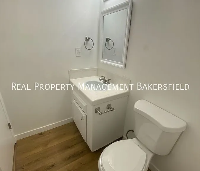 2401 Olive St — Photo 16