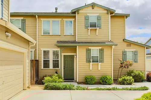 588 Gardenia Pl Photo 1