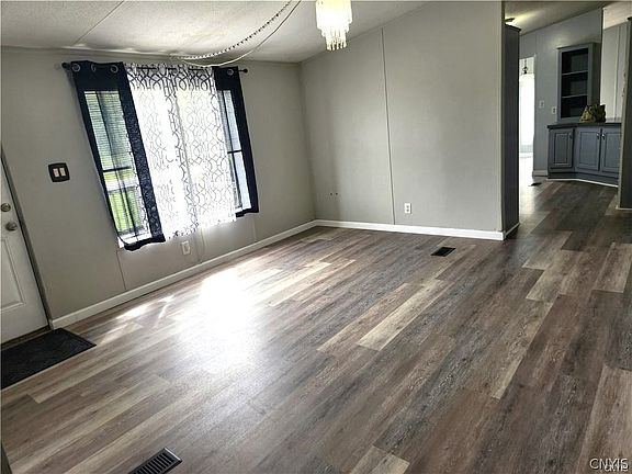 4th image of 50 Barker Rd
