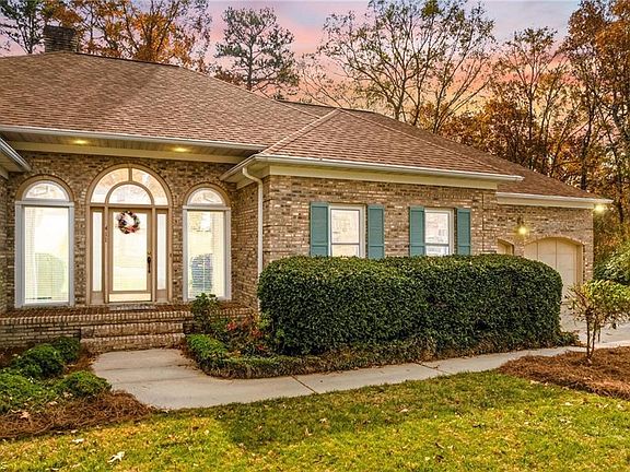 3rd image of 411 Wildwood Dr