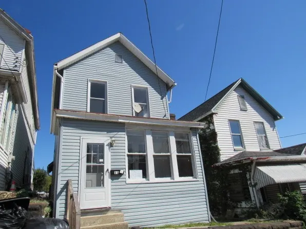 11 E Gaskill Ave, Jeannette, PA 15644