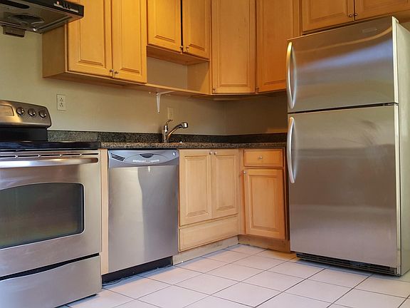 5th image of 811 S Grant St #2