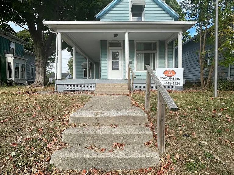 1822 Main St — Photo 1