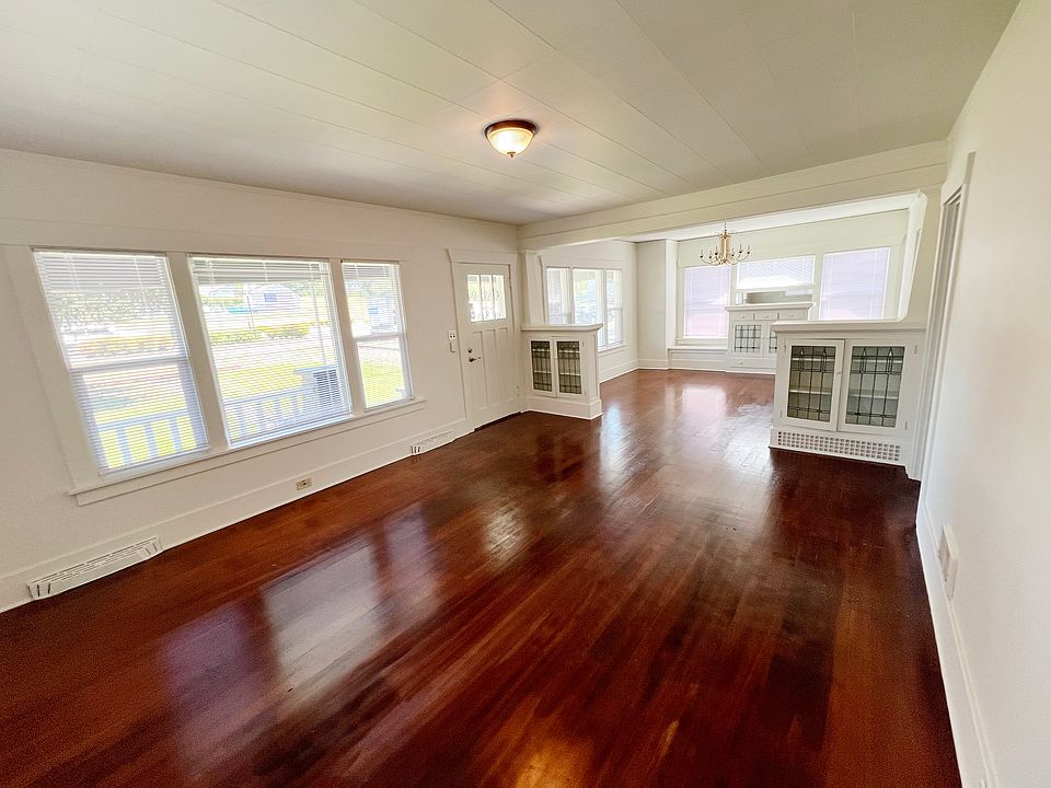 1st image of 2218 Meridian Ave E