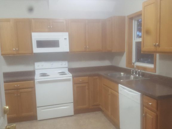 3rd image of 236 Cypress St S Floor 2