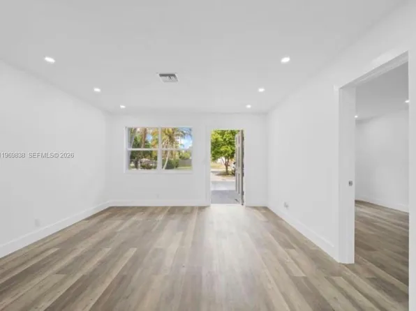 816 N Golf Dr, Hollywood, FL 33021