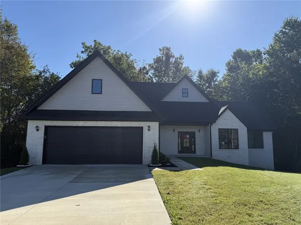 1738 Knollcrest Cir, Fayetteville, AR 72704