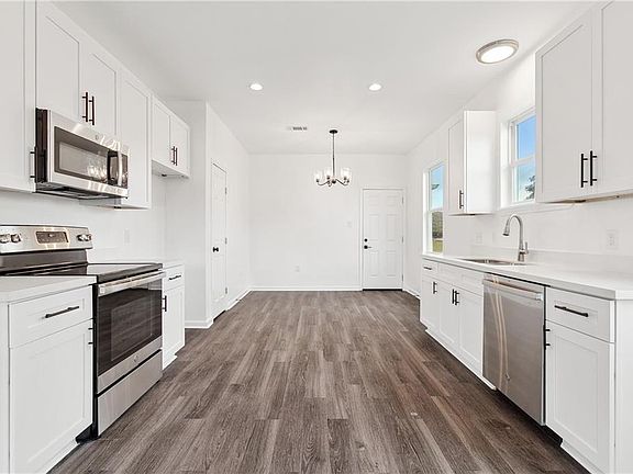 4th image of 3305-07 Laplace St