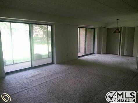 LIVING ROOM.jpg