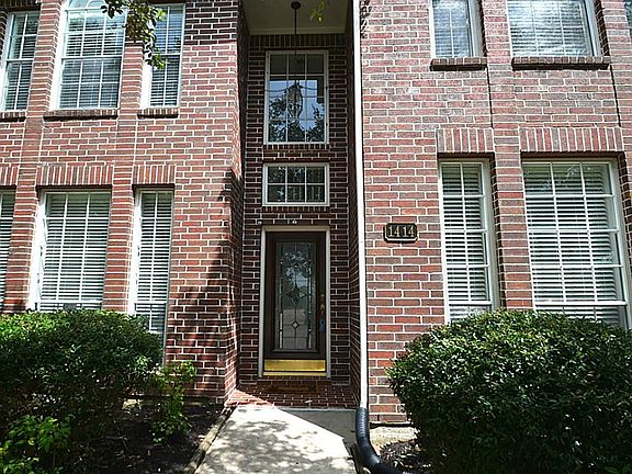 3rd image of 1414 Blackthorne Dr