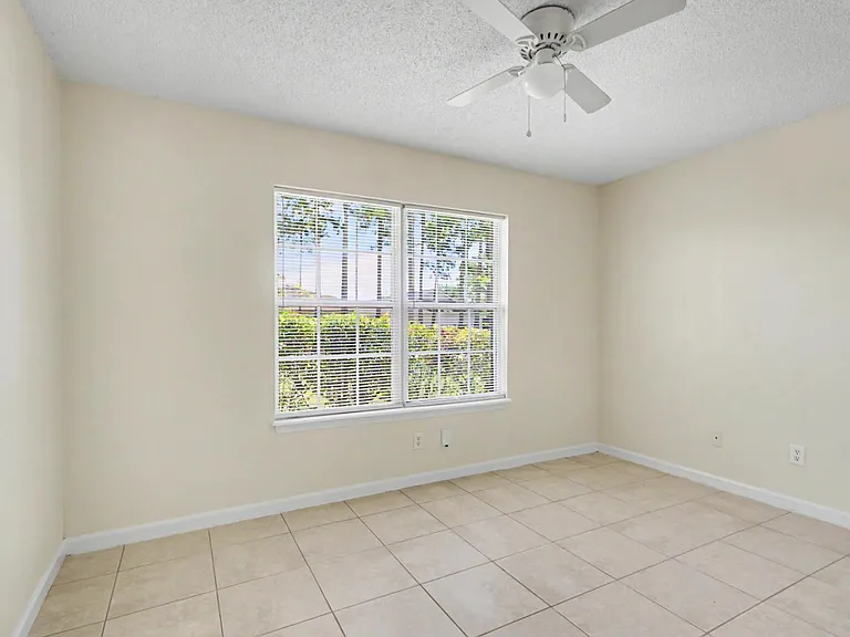 90 Buttonworth Dr #A — Photo 24