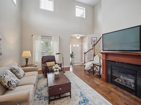 5449 S Prairie View Dr, West Des Moines, IA 50266