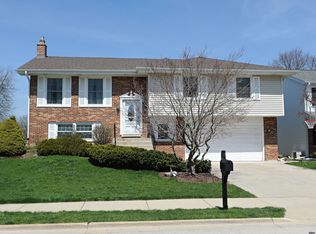 188 Grovenor Dr, Schaumburg, IL 60193