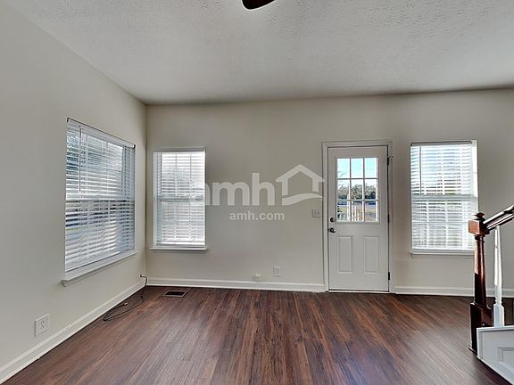 5th image of 2805 Riverbend Dr