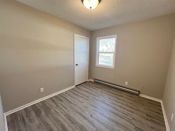 4th image of 502 E 12th St S