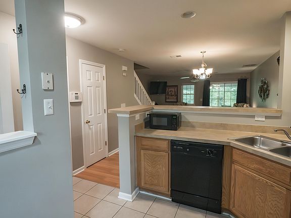 3rd image of 7919 Shadow Oak Dr