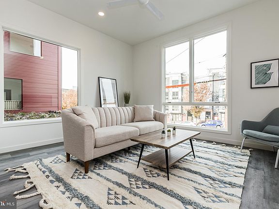 3rd image of 2559 Amber St #404