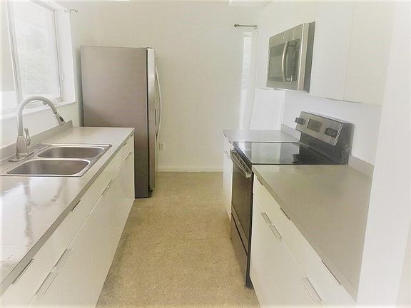 5th image of 158 SE Placita Ct