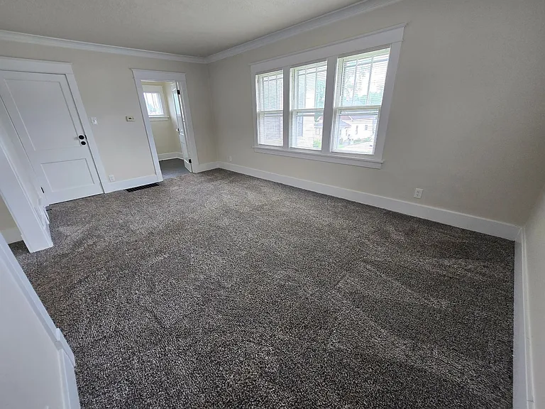 1109 Dousman St — Photo 4