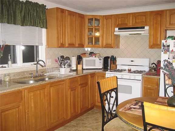 2nd image of 297 Woonasquatucket Ave