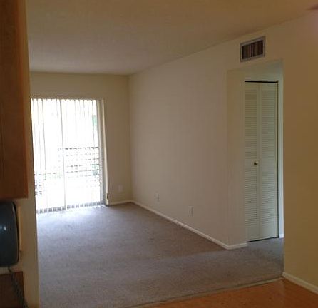 5th image of 511 Gardens Dr APT 201