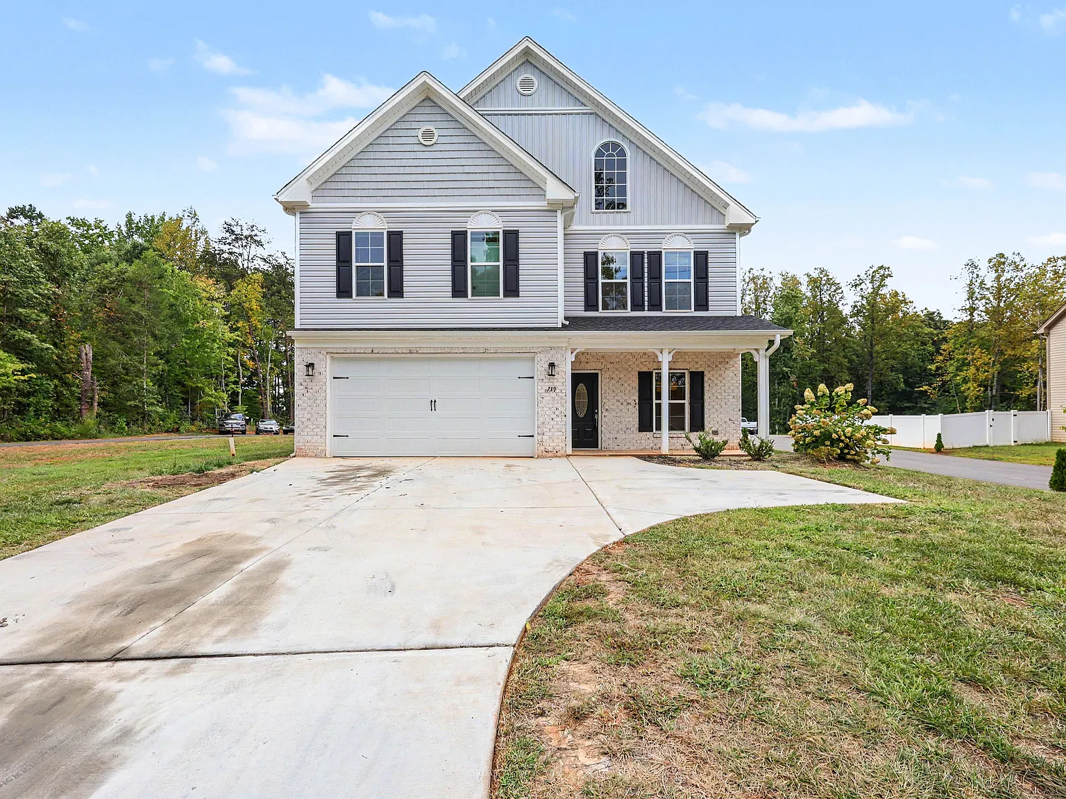 5 bed, 2754 sqft, $2,900 — Photo 3