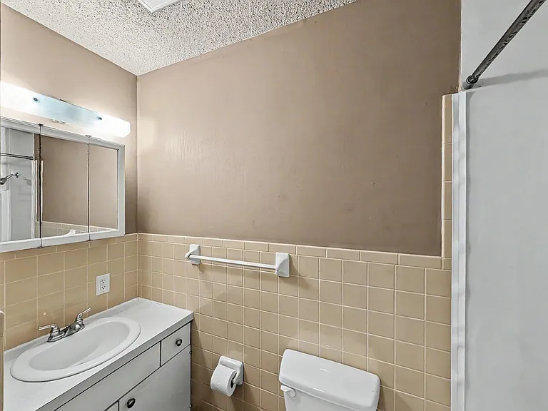 16 Evesham Ln — Photo 14