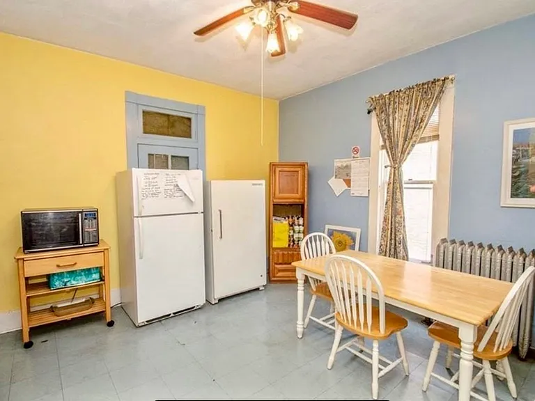 325 N Barron St #11 — Photo 9