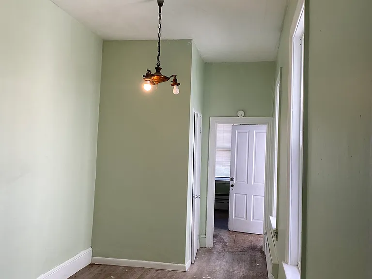 420 Maple St — Photo 2