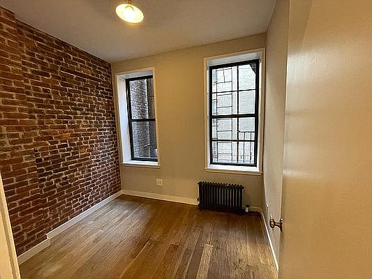 3rd image of 21 Catherine St #2BA