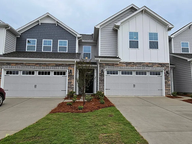 10453 Ambercrest Ct NW — Photo 2