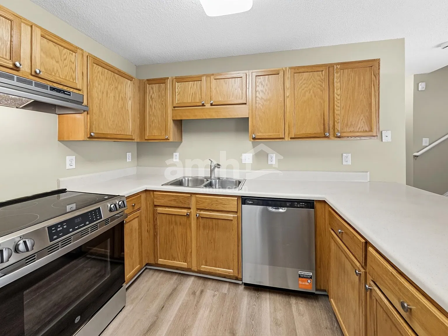 3 bed, 2.5 bath, 1400 sqft, $1,920 — Photo 3