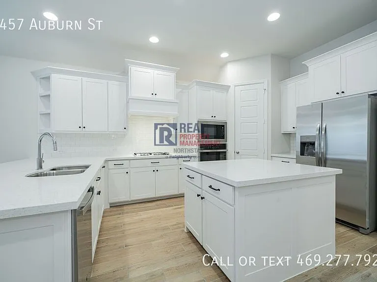 2457 Auburn St — Photo 14