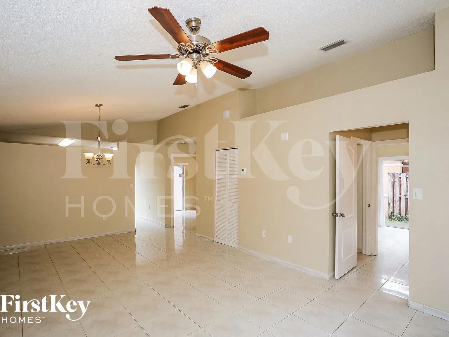 3 bed, 2.0 bath, 1147 sqft, $3,385 — Photo 4