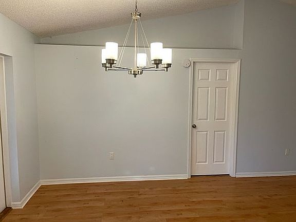 4th image of 12213 Meadow Ln