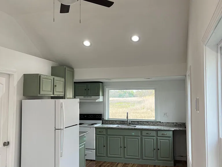 Creek Ct — Photo 10