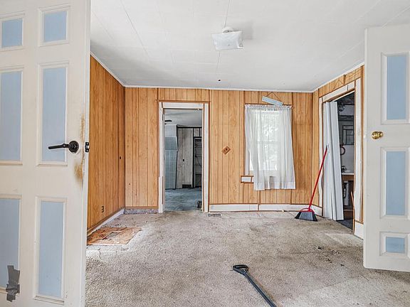 4th image of 138 N George STREET