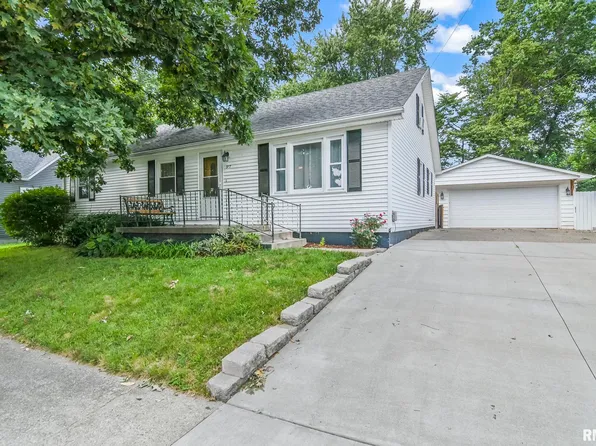 317 E Washington St, Riverton, IL 62561