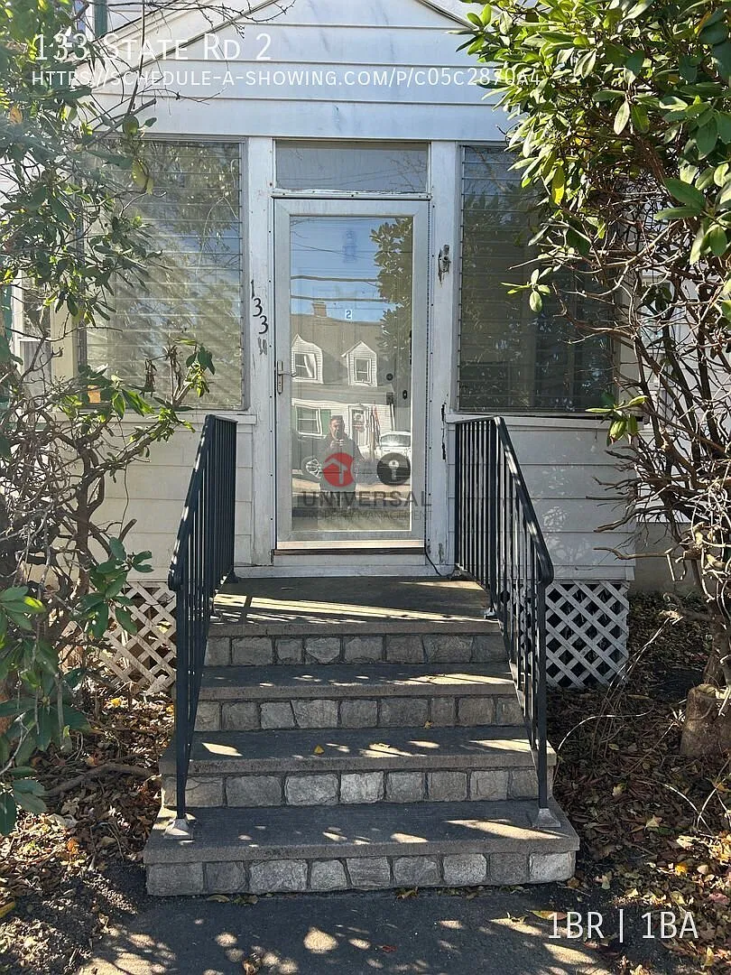 Large Studio w/ Heat Included, close to downtown Kittery and Portsmouth NH — Photo 1