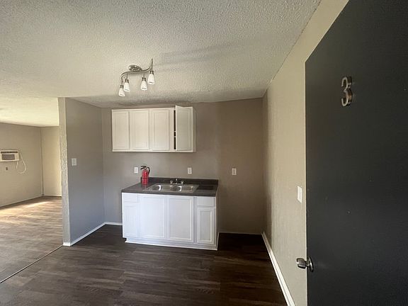 3rd image of 860 N 7th St #6
