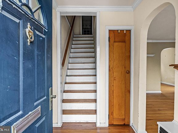 5th image of 57 S Terrace Ave