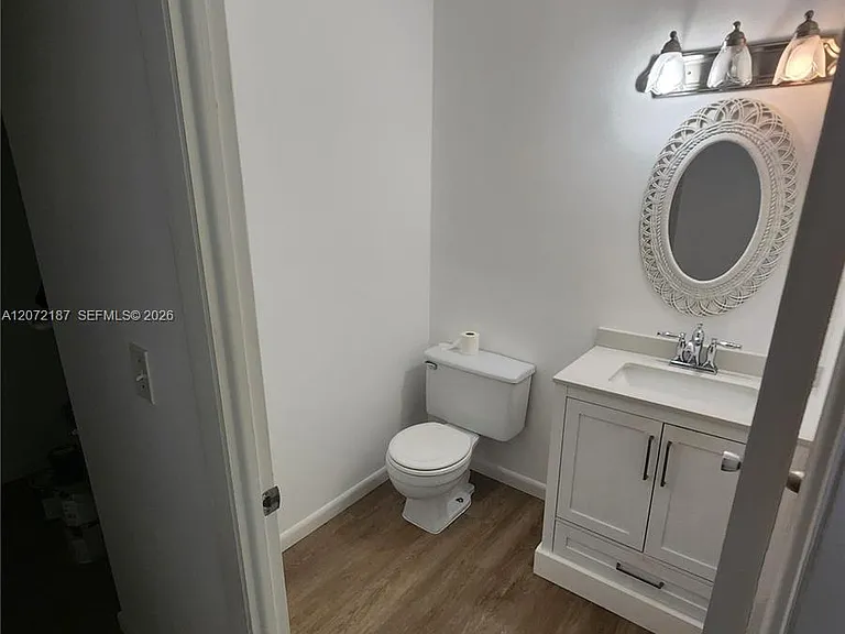 302 Lake Evelyn Dr #302 — Photo 15