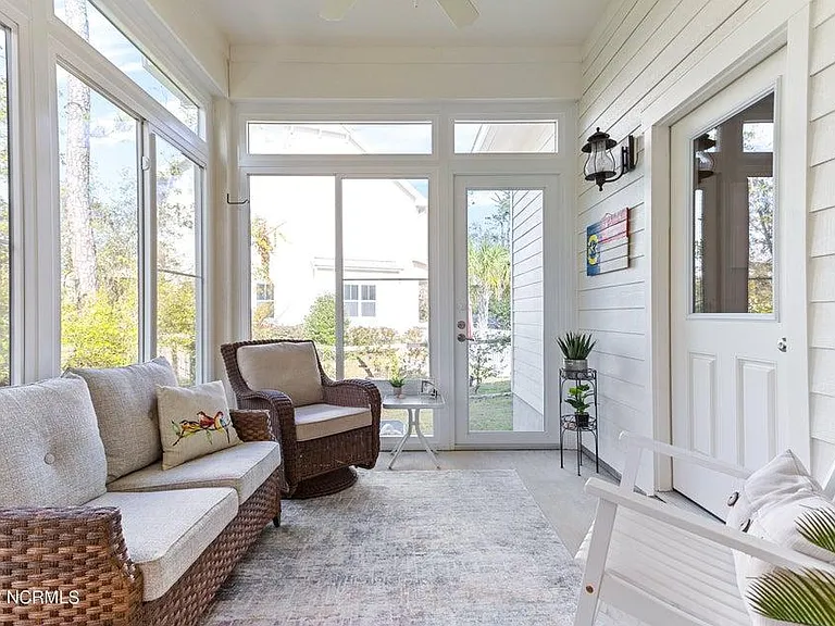 1912 Fernwood Way — Photo 18