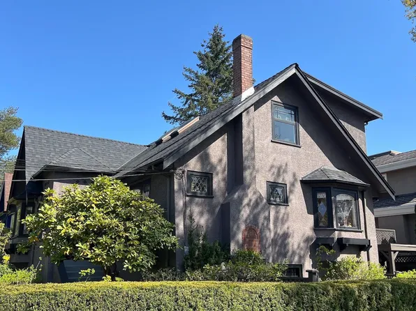 3090 Discovery St, Vancouver, BC V6R 3Y7