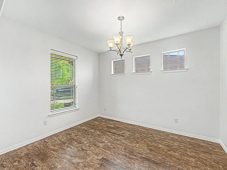 2302 Blue Jay Ln — Photo 5