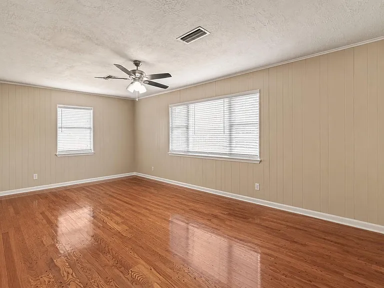 207 Eldridge Rd — Photo 4