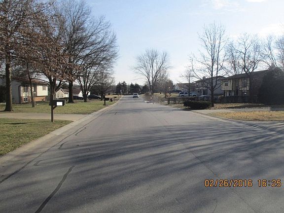 5th image of 121 N Broadview Ct