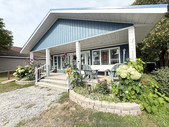 4th image of 17 Davis Dr