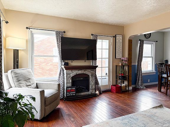 3rd image of 2305 Washington Ave